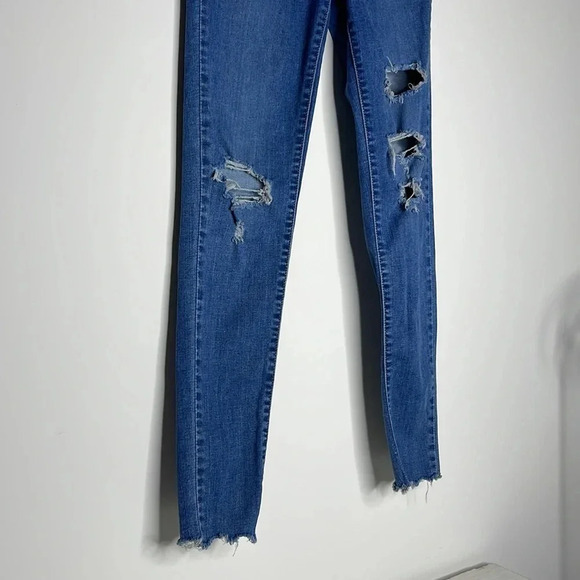 Levi’s 720 | High Rise Super Skinny | size 26 | Distressed | GUC - Picture 5 of 8